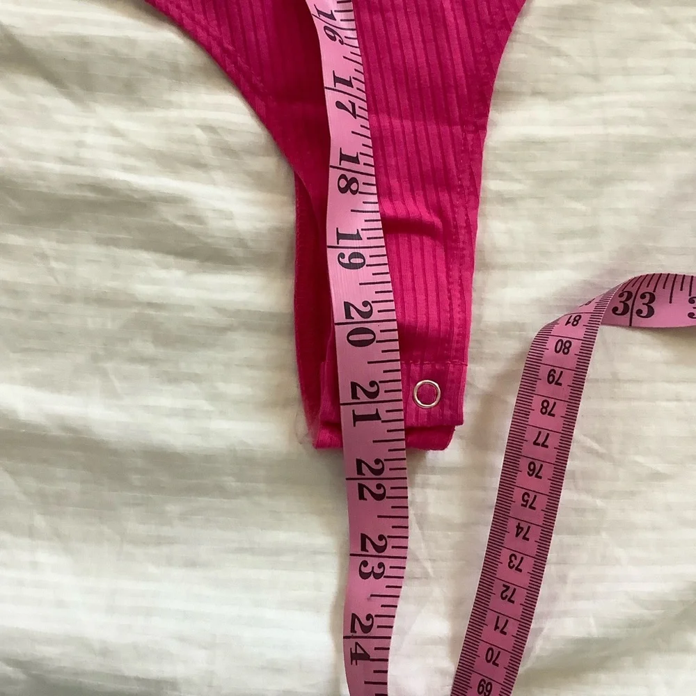 NWT Fashion Nova Hailey Ribbed Bodysuit Fuchsia Size Small Thong Back Strapless - Picture 4 of 9